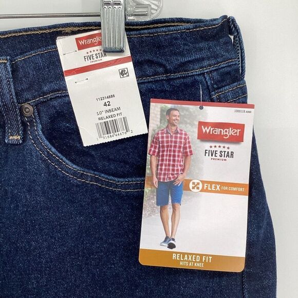 Men's Wrangler Relaxed Fit Jean Shorts NWT blue denim 42 Jorts - Picture 2 of 4